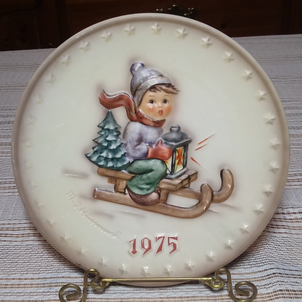 GOEBEL M.I.HUMMEL ANNUAL PLATE 1975 ‘RIDE INTO CHRISTMAS’